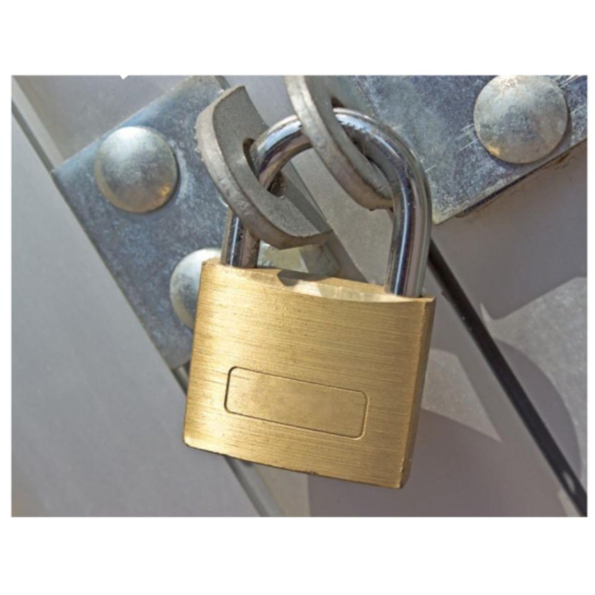 Candado dorado arco largo apertura directa, núcleo hierro, 63 mm, medio cobre