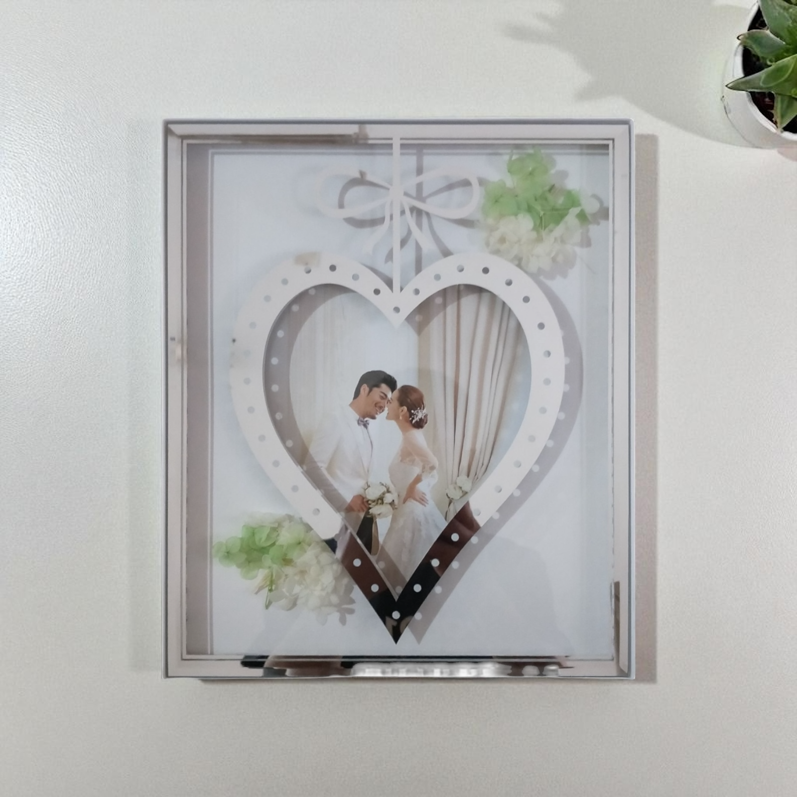 Marco de fotos vertical 26×31 cm con luz monocromática conexión USB